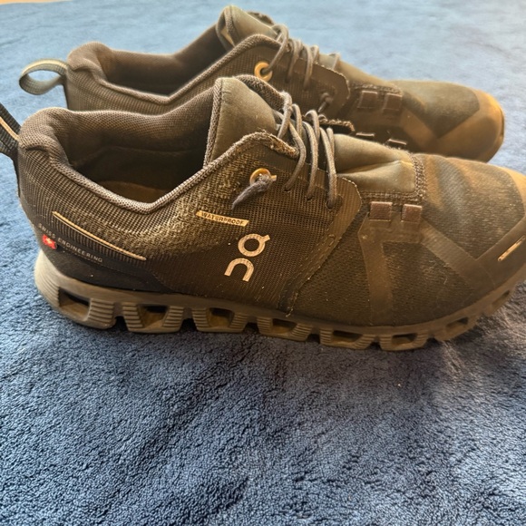On Cloud Running 5Waterproof Women’s Size 6 Black Sneakers 59.98838